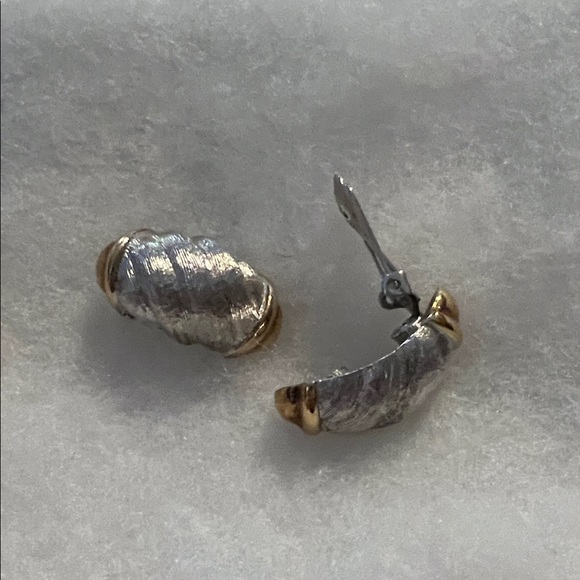 Dior Silver and Gold 1980s vintage earrings in very good condition - Picture 4 of 12